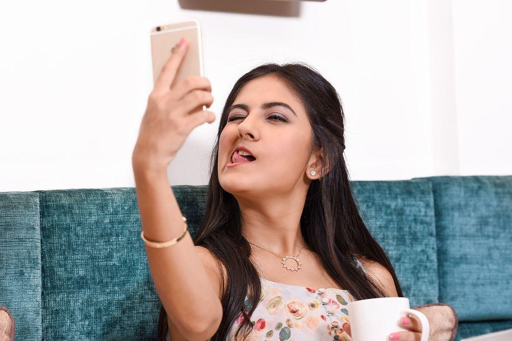 video chats girls selfie