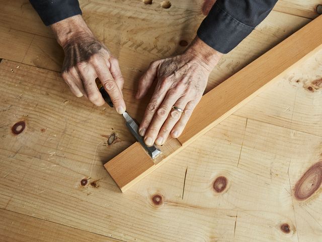 Carpenter Shares Trick for Not Splitting Wood With Screws